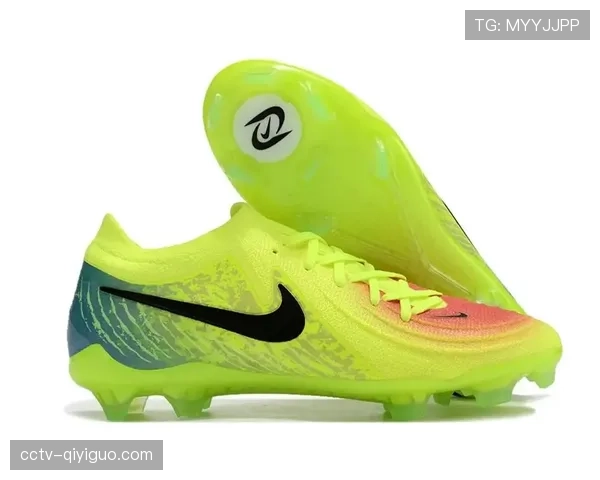 雨战中姆巴佩球鞋脱落，坚持比赛获主场球迷掌声